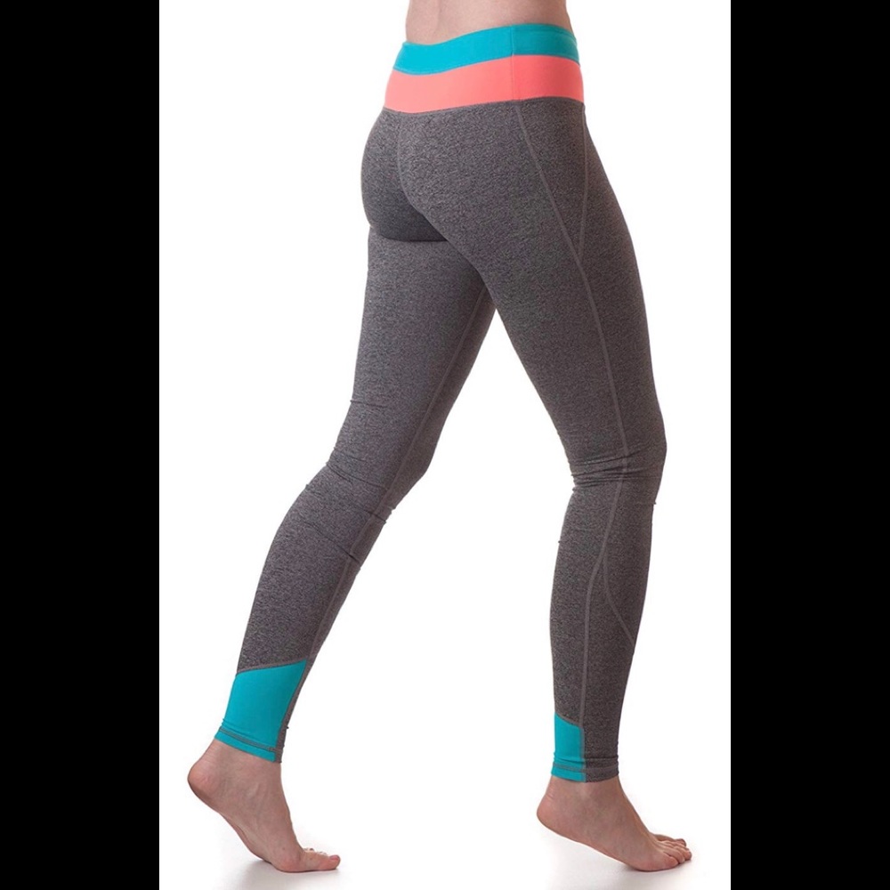 Like new. Yoga leggings size medium